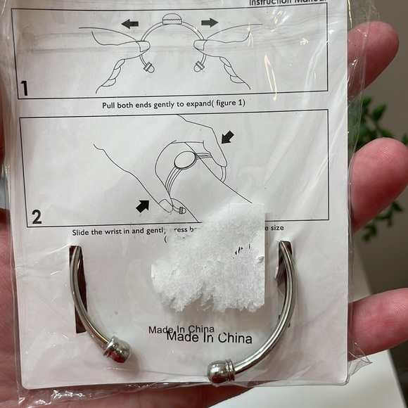 •NWT• RED VELVET BIJOUX // cuff bracelet // red agate stone // peace gemstone - Picture 6 of 10